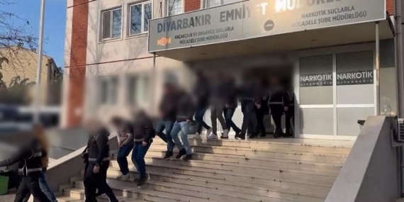 Diyarbakır Merkezli Rüşvet Operasyonu: 45 Gözaltı, 26 Tutuklama Diyarbakır Merkezli Rüşvet Operasyonu: 45 Gözaltı, 26 Tutuklama