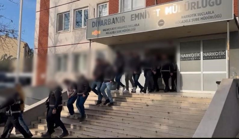 diyarbakir-merkezli-rusvet-operasyonu-45-gozalti-26-tutuklama-9mLaM9Ly.jpg