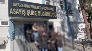 diyarbakir-nevruz-kutlamalarina-gelen-batmanli-yankesiciler-14-supheli-ve-19-calinan-telefonla-yakalandilar-bWY533Kp.jpg