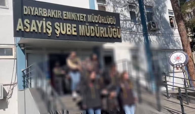 diyarbakir-nevruz-kutlamalarina-gelen-batmanli-yankesiciler-14-supheli-ve-19-calinan-telefonla-yakalandilar-bWY533Kp.jpg