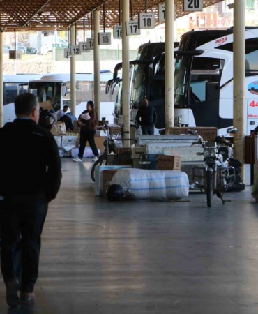 diyarbakir-sehirlerarasi-otobus-terminalinde-bayram-yogunlugu-ilk-uc-gun-icin-rezervasyonlar-tukendi-gdDk8mrJ.jpg