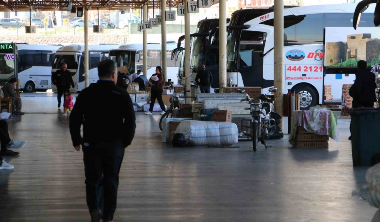 diyarbakir-sehirlerarasi-otobus-terminalinde-bayram-yogunlugu-ilk-uc-gun-icin-rezervasyonlar-tukendi-gdDk8mrJ.jpg