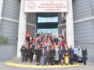 diyarbakirda-8-mart-dunya-kadinlar-gunu-kutlamasi-FuGBUCsz.jpg