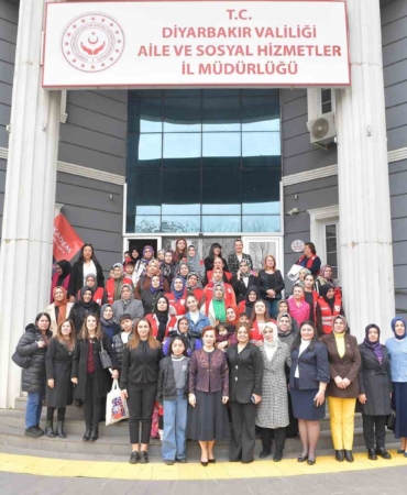 diyarbakirda-8-mart-dunya-kadinlar-gunu-kutlamasi-FuGBUCsz.jpg