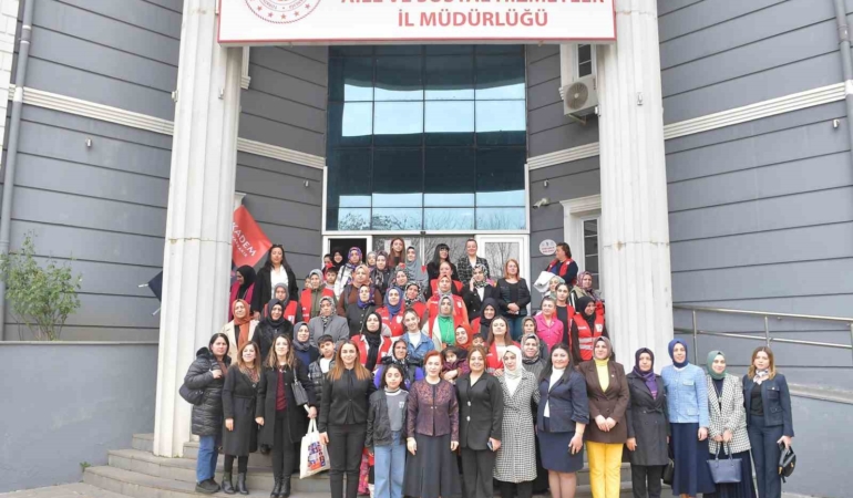 diyarbakirda-8-mart-dunya-kadinlar-gunu-kutlamasi-FuGBUCsz.jpg