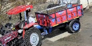 diyarbakirda-agacla-carpisan-otomobilin-surucusu-yaralandi-kazanin-detaylari-qcI8TtZO.jpg