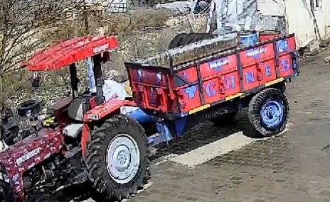 Diyarbakır’da Ağaçla Çarpışan Otomobilin Sürücüsü Yaralandı: Kazanın Detayları Diyarbakır’da Ağaçla Çarpışan Otomobilin Sürücüsü Yaralandı: Kazanın Detayları
