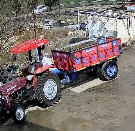 diyarbakirda-agacla-carpisan-otomobilin-surucusu-yaralandi-kazanin-detaylari-qcI8TtZO.jpg
