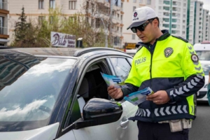 diyarbakirda-bayram-tatilinde-artan-trafik-denetimleri-guvenli-yolculuk-icin-oneriler-LL4bggFU.jpg