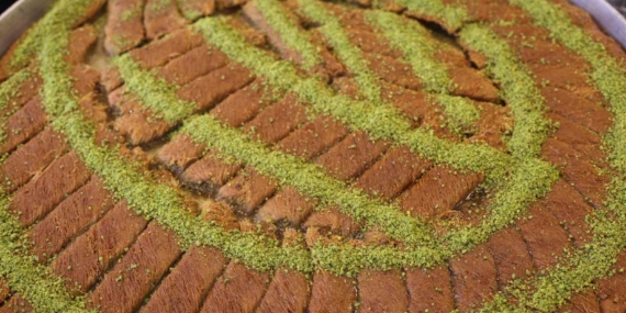 Diyarbakır'da Bayramda 50 Ton Tatlı Satışı Hedefi: Lezzetli Bir Bayram Beklentisi Diyarbakır’da Bayramda 50 Ton Tatlı Satışı Hedefi: Lezzetli Bir Bayram Beklentisi