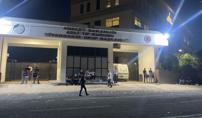 diyarbakirda-gizemli-olum-kadin-evinde-bulundu-esi-gozaltina-alindi-scez6J8Z.jpg