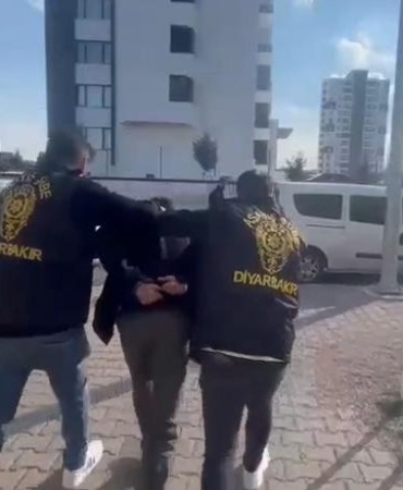 diyarbakirda-kadinlarin-sokakta-gizlice-videolarini-ceken-kisi-tutuklandi-syNipyyx.jpg