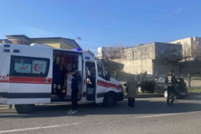 diyarbakirda-minibus-otomobile-carpti-3-cocukla-birlikte-6-yarali-LEdEqPJO.jpg