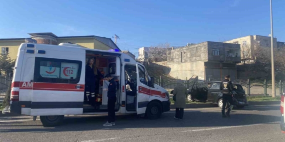 Diyarbakır'da Minibüs Otomobile Çarptı: 3 Çocukla Birlikte 6 Yaralı! Diyarbakır’da Minibüs Otomobile Çarptı: 3 Çocukla Birlikte 6 Yaralı!