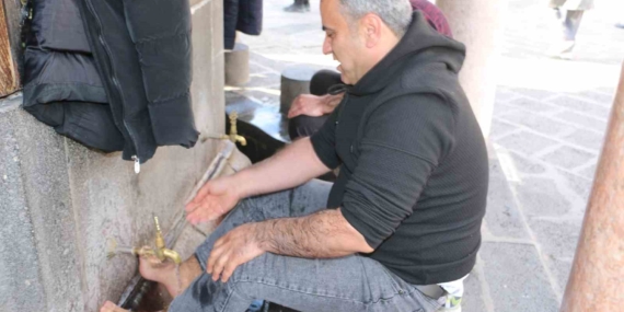 Diyarbakır'da Ramazan Coşkusu: Yusuf Yetiş'in Örnek Davranışı Diyarbakır’da Ramazan Coşkusu: Yusuf Yetiş’in Örnek Davranışı