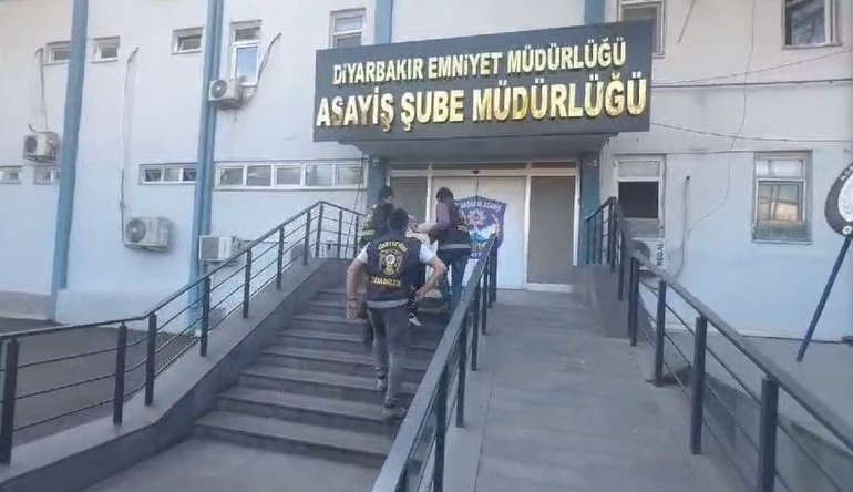 diyarbakirda-silahli-saldiri-bir-kadin-hayatini-kaybetti-zanli-tutuklandi-Syxl86Yu.jpg