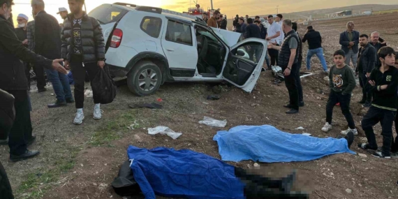Diyarbakır'da Taziye Sonrası Meydana Gelen Korkunç Kaza: 3 Can Kaybı, 4 Yaralı Diyarbakır’da Taziye Sonrası Meydana Gelen Korkunç Kaza: 3 Can Kaybı, 4 Yaralı