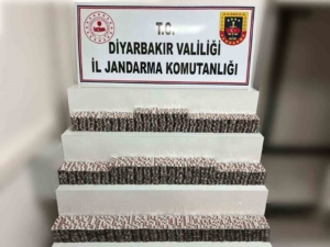 diyarbakirda-uyusturucu-operasyonu-5-kisiden-13552-sentetik-hap-ele-gecirildi-K4tE2NAP.jpg