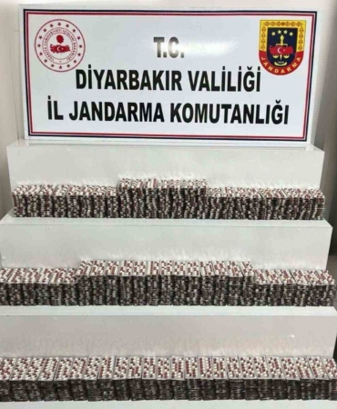 diyarbakirda-uyusturucu-operasyonu-5-kisiden-13552-sentetik-hap-ele-gecirildi-K4tE2NAP.jpg