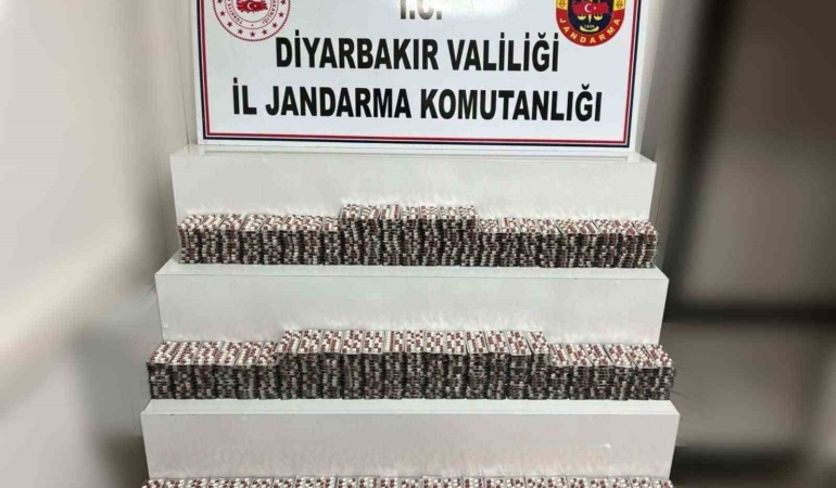 diyarbakirda-uyusturucu-operasyonu-5-kisiden-13552-sentetik-hap-ele-gecirildi-K4tE2NAP.jpg
