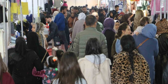 Diyarbakır'da Yüzde 70'e Varan İndirimlerle Alışveriş Festivali: Yoğun İlgiyle Karşılandı! Diyarbakır’da Yüzde 70’e Varan İndirimlerle Alışveriş Festivali: Yoğun İlgiyle Karşılandı!