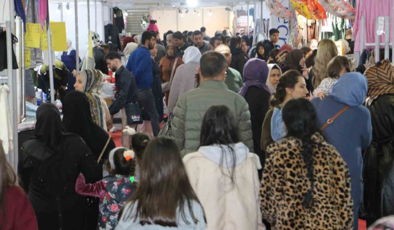 diyarbakirda-yuzde-70e-varan-indirimlerle-alisveris-festivali-yogun-ilgiyle-karsilandi-FDZybSix.jpg
