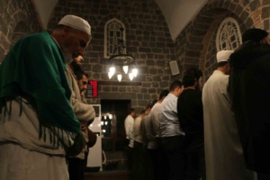diyarbakirdaki-camide-teravih-namazinda-ozel-cuz-okuma-deneyimi-M6JjBgfw.jpg