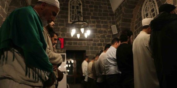 Diyarbakır'daki Camide Teravih Namazında Özel Cüz Okuma Deneyimi Diyarbakır’daki Camide Teravih Namazında Özel Cüz Okuma Deneyimi