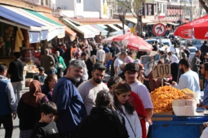 diyarbakirin-tarihi-ilcesinde-ramazan-bayrami-coskusu-ve-hareketliligi-8OwF8Nw2.jpg