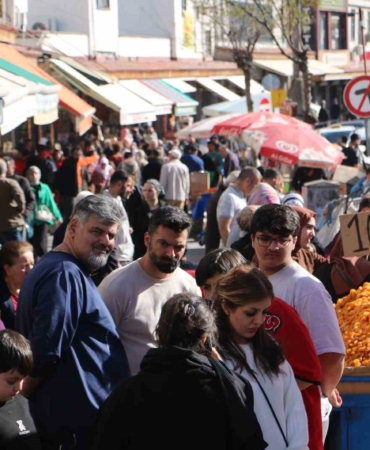 diyarbakirin-tarihi-ilcesinde-ramazan-bayrami-coskusu-ve-hareketliligi-8OwF8Nw2.jpg