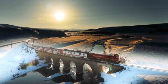 Doğu Ekspresi'nin Büyüleyici Yolculuğu Erzurum'da Paylaşıldı Doğu Ekspresi’nin Büyüleyici Yolculuğu Erzurum’da Paylaşıldı
