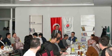 egitim-dunyasi-iftar-sofrasinda-bir-araya-geldi-dDldimle.jpg