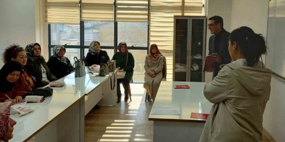 Elazığ Belediyesi'nden İşitme Engelli Kadınlara Yönelik Dijital Eğitim Projesi Elazığ Belediyesi’nden İşitme Engelli Kadınlara Yönelik Dijital Eğitim Projesi