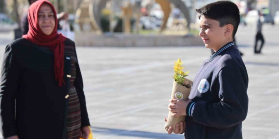 Elazığ'da 23 Bin Fidan Dağıtımı: Doğa İçin Büyük Adım Elazığ’da 23 Bin Fidan Dağıtımı: Doğa İçin Büyük Adım