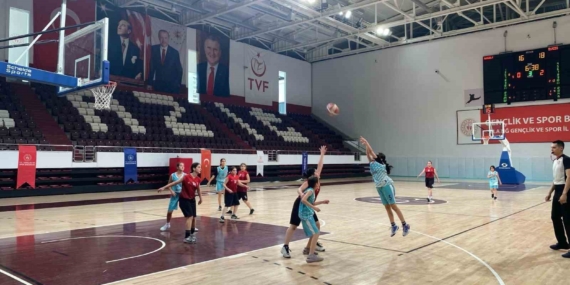 Elazığ'da Basketbol Müsabakaları Heyecanla Tamamlandı Elazığ’da Basketbol Müsabakaları Heyecanla Tamamlandı