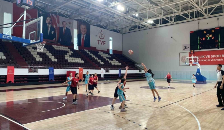 elazigda-basketbol-musabakalari-heyecanla-tamamlandi-PxM3V9DJ.jpg