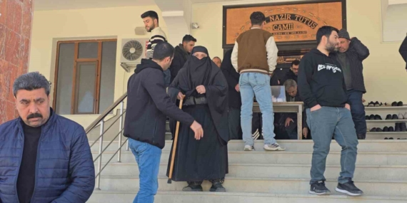 Elazığ’da bir dilencinin saatlik kazancı dudak uçuklattı: tam 750 lira Elazığ’da bir dilencinin saatlik kazancı dudak uçuklattı: tam 750 lira