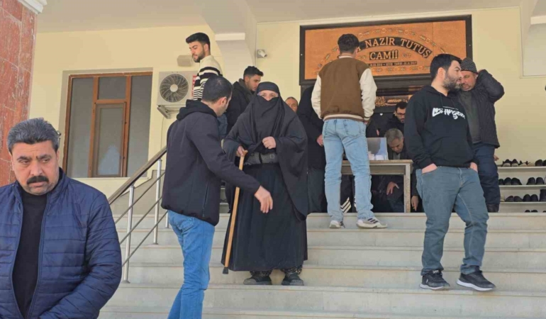 elazigda-bir-dilencinin-saatlik-kazanci-dudak-ucuklatti-tam-750-lira-KIF7vBtV.jpg