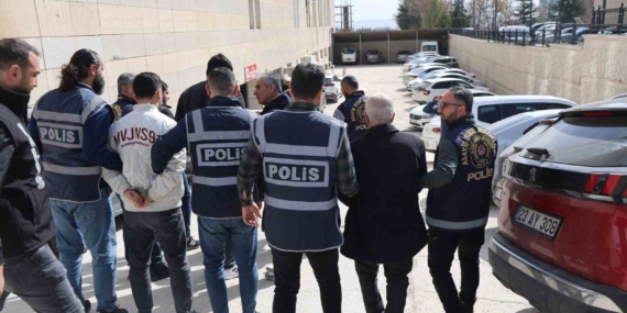 Elazığ'da Bir Kişinin Ölümüne Neden Olan Şahıs Tutuklandı: Detaylar Ortaya Çıktı Elazığ’da Bir Kişinin Ölümüne Neden Olan Şahıs Tutuklandı: Detaylar Ortaya Çıktı