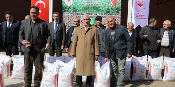 Elazığ'da Çiftçilere Nohut Dağıtımı: Tarımda Yeni Bir Adım Elazığ’da Çiftçilere Nohut Dağıtımı: Tarımda Yeni Bir Adım