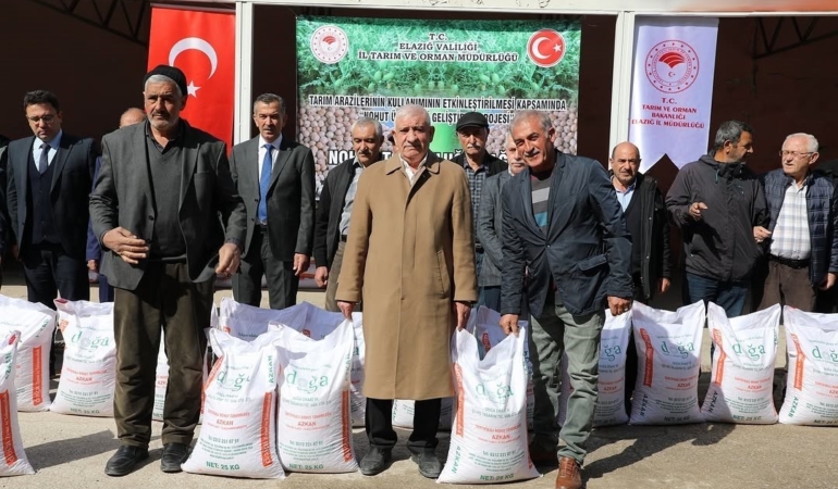 elazigda-ciftcilere-nohut-dagitimi-tarimda-yeni-bir-adim-DZ65D23X.jpg