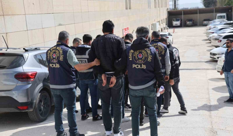 elazigda-cinayet-ve-yaralama-olayina-karisan-6-supheli-yakalandi-5JZjSx1F.jpg