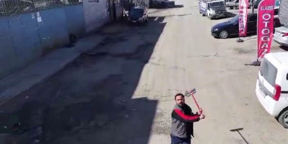 Elazığ'da Dronu Kovalayan İşçi Elazığ’da Dronu Kovalayan İşçi