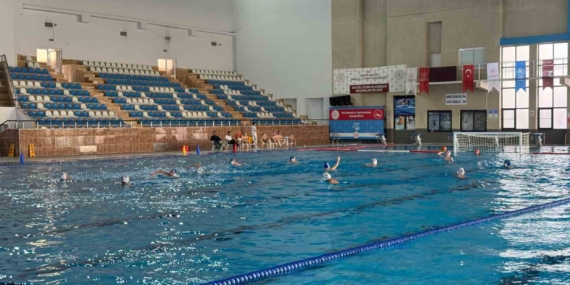 Elazığ'da Düzenlenecek U-18 Su Topu Şampiyonası: Genç Yetenekler Suya İniyor! Elazığ’da Düzenlenecek U-18 Su Topu Şampiyonası: Genç Yetenekler Suya İniyor!