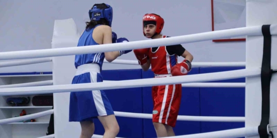 Elazığ'da Gençlerin Boks Müsabakasında Şampiyon Belirlendi Elazığ’da Gençlerin Boks Müsabakasında Şampiyon Belirlendi
