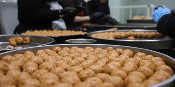 Elazığ'da Gönüllü Annelerden İhtiyaç Sahiplerine Sıcak Yemek Desteği Elazığ’da Gönüllü Annelerden İhtiyaç Sahiplerine Sıcak Yemek Desteği