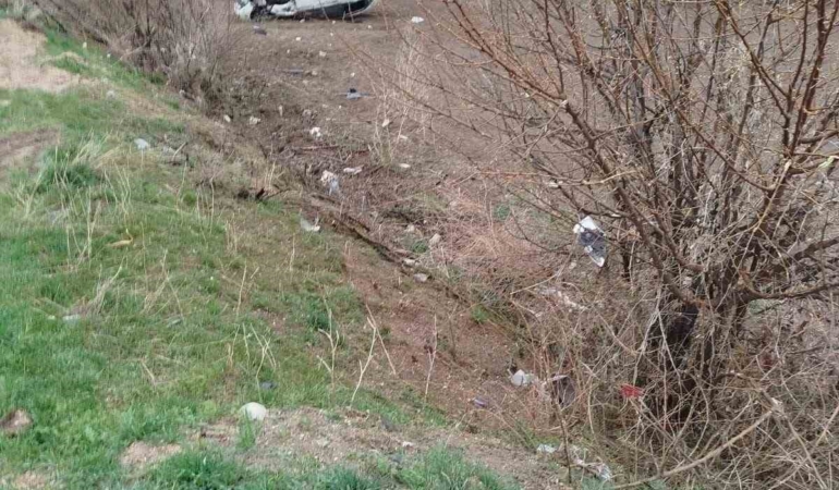 elazigda-iki-arac-carpisti-bahceye-ucan-aracta-6-yarali-qWzDh9vB.jpg