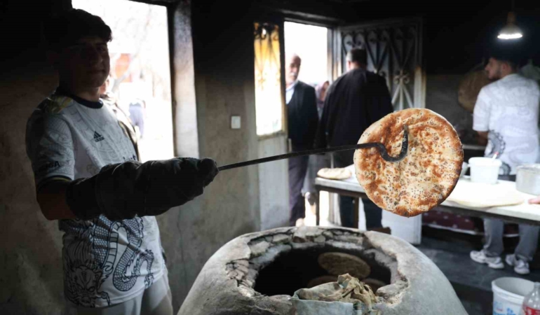 elazigda-kadinlarin-essiz-tandir-ekmegi-vatandaslarin-yeni-gozdesi-utqULVyf.jpg