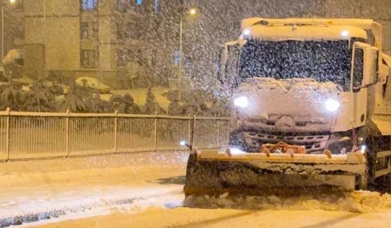 elazigda-karla-mucadele-ekiplerinin-yogun-calismalari-devam-ediyor-ZA9NONan.jpg
