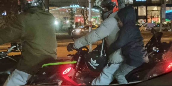 Elazığ'da Kasksız Motosikletle Tehlikeli Yolculuk Elazığ’da Kasksız Motosikletle Tehlikeli Yolculuk